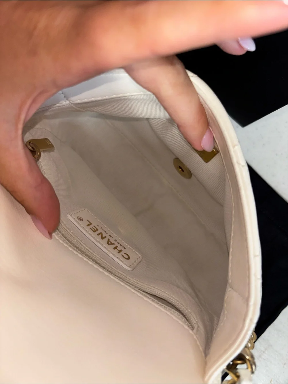 CHANEL White Quilted Lambskin Shoulder Bag with Gold Hardware